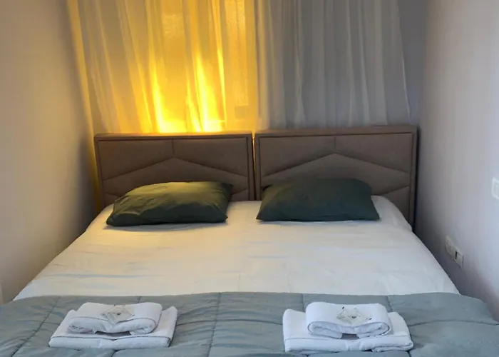 アパート Citynest Apartments, 3-minute Walk From The Skanderbeg Square ティラナ