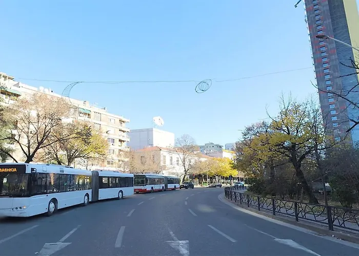 Citynest Apartments, 3-minute Walk From The Skanderbeg Square アパート ティラナ