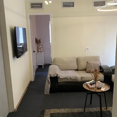 Citynest Apartments, 3-minute Walk From The Skanderbeg Square Daire *